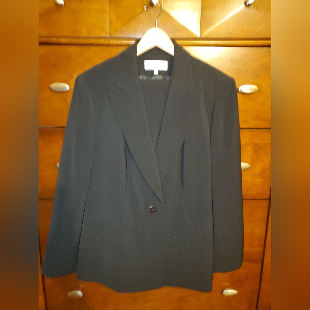 Women's Jones New York Two piece Plus Size Pants Suit.